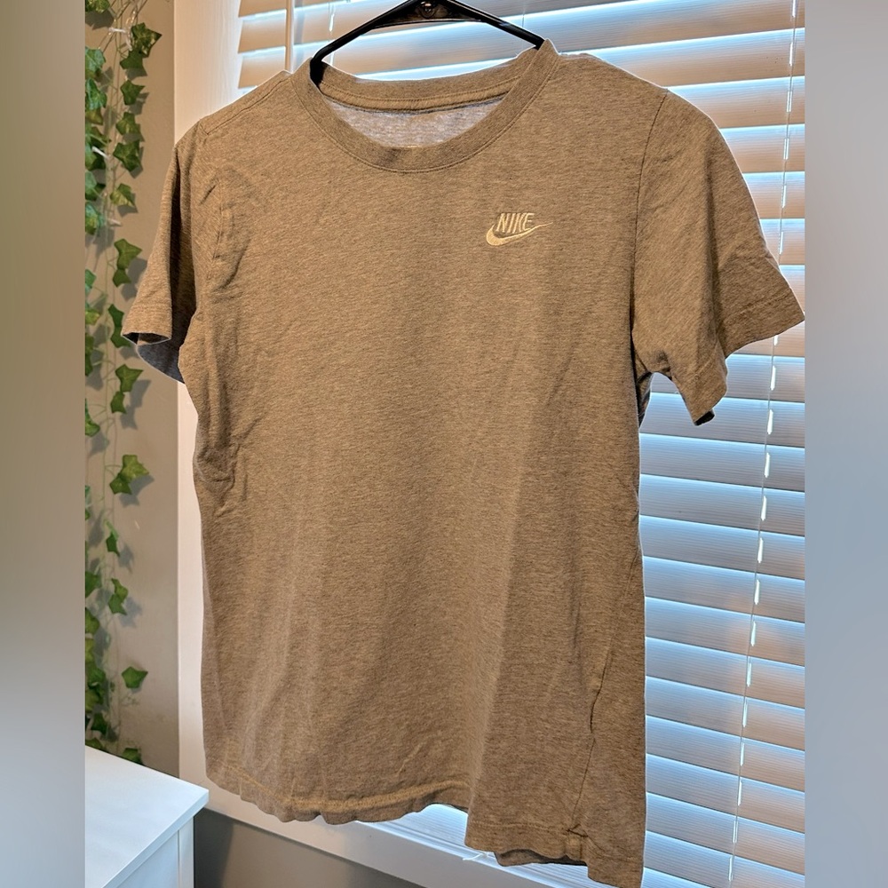 Nike youth cotton tee in size XL